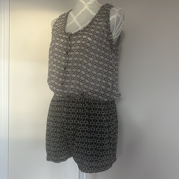 Zara mini chick jumpsuit - Picture 3 of 3